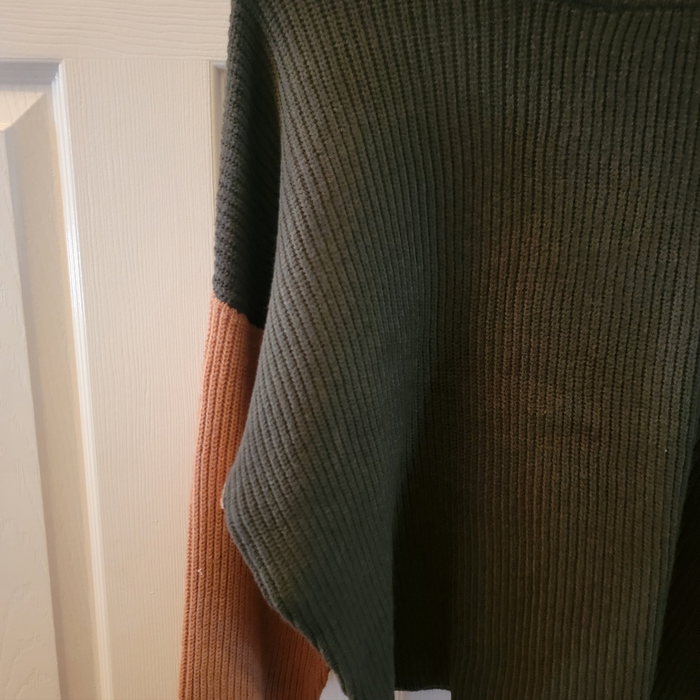 Arula NWT colorblock Sweater - Picture 5 of 5